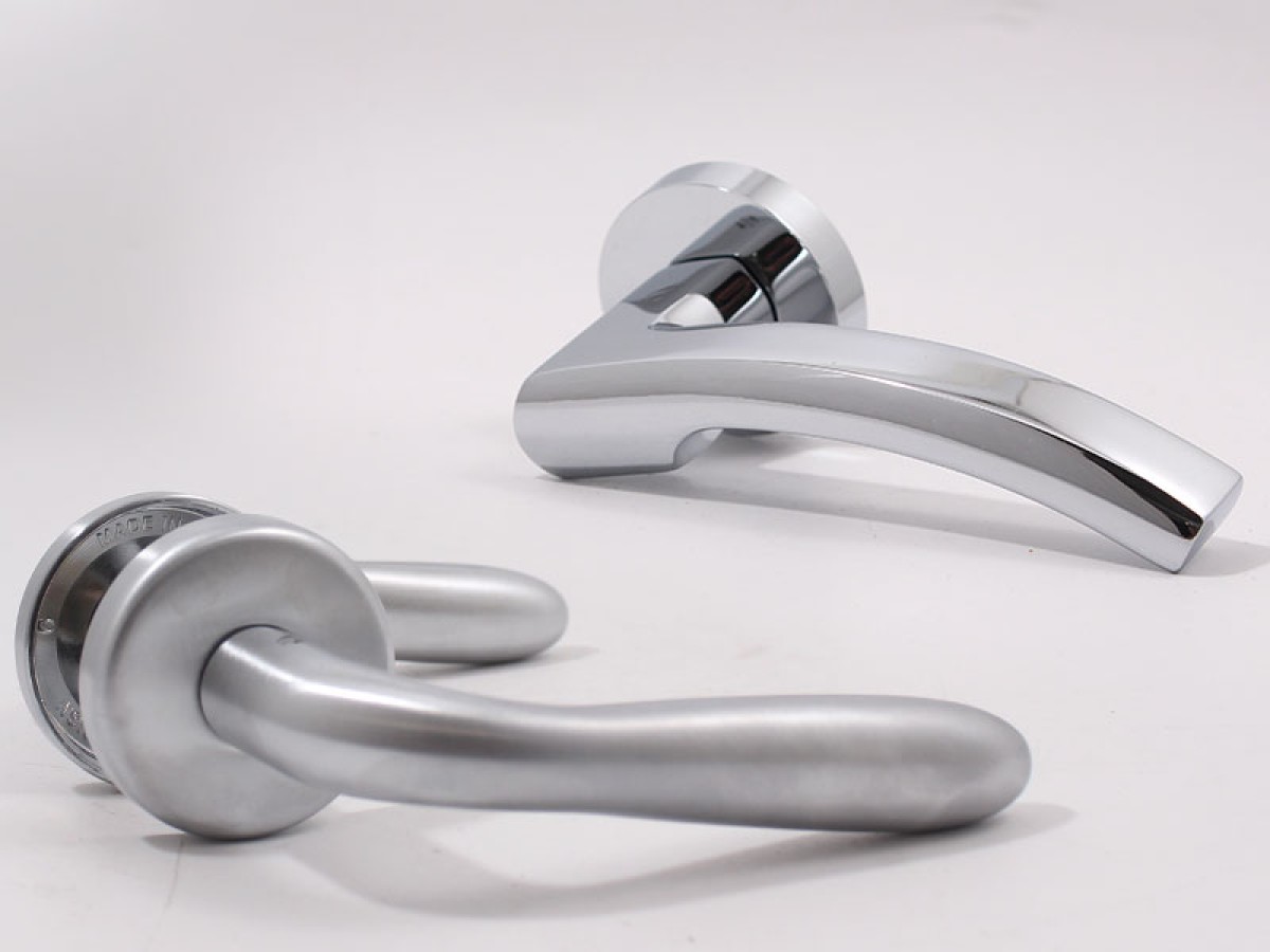 Матова або глянсова дверна фурнітура: що вибрати для стильного та практичного інтер'єру