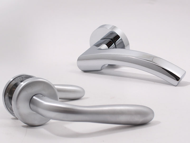 Матова або глянсова дверна фурнітура: що вибрати для стильного та практичного інтер'єру