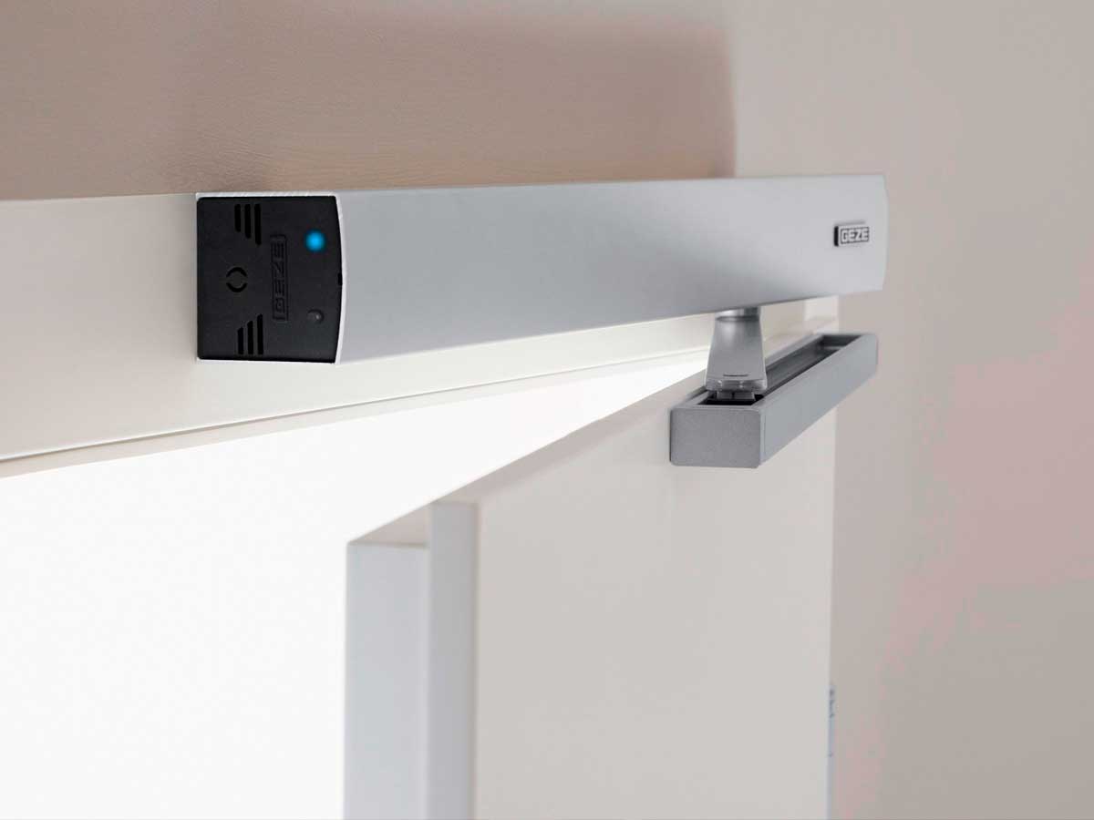 Доводчики для дверей: навіщо вони потрібні та як вибрати відповідну модель