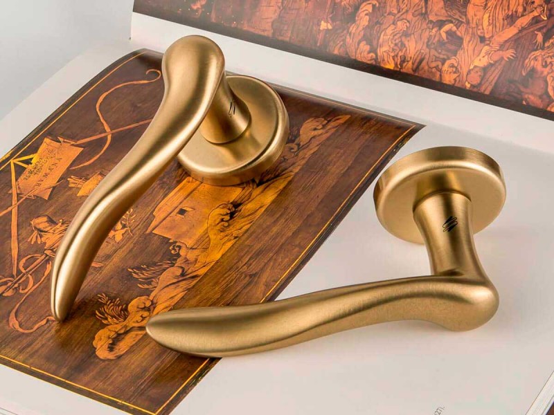 Догляд за дверною фурнітурою: як продовжити термін служби ручок, замків і петель