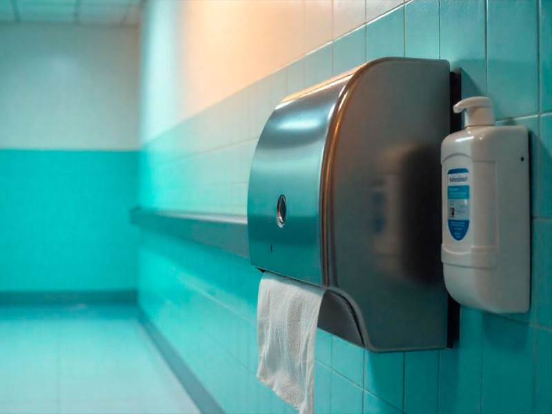 Диспенсери для паперових рушників з нержавіючої сталі vs пластикові: що обрати?